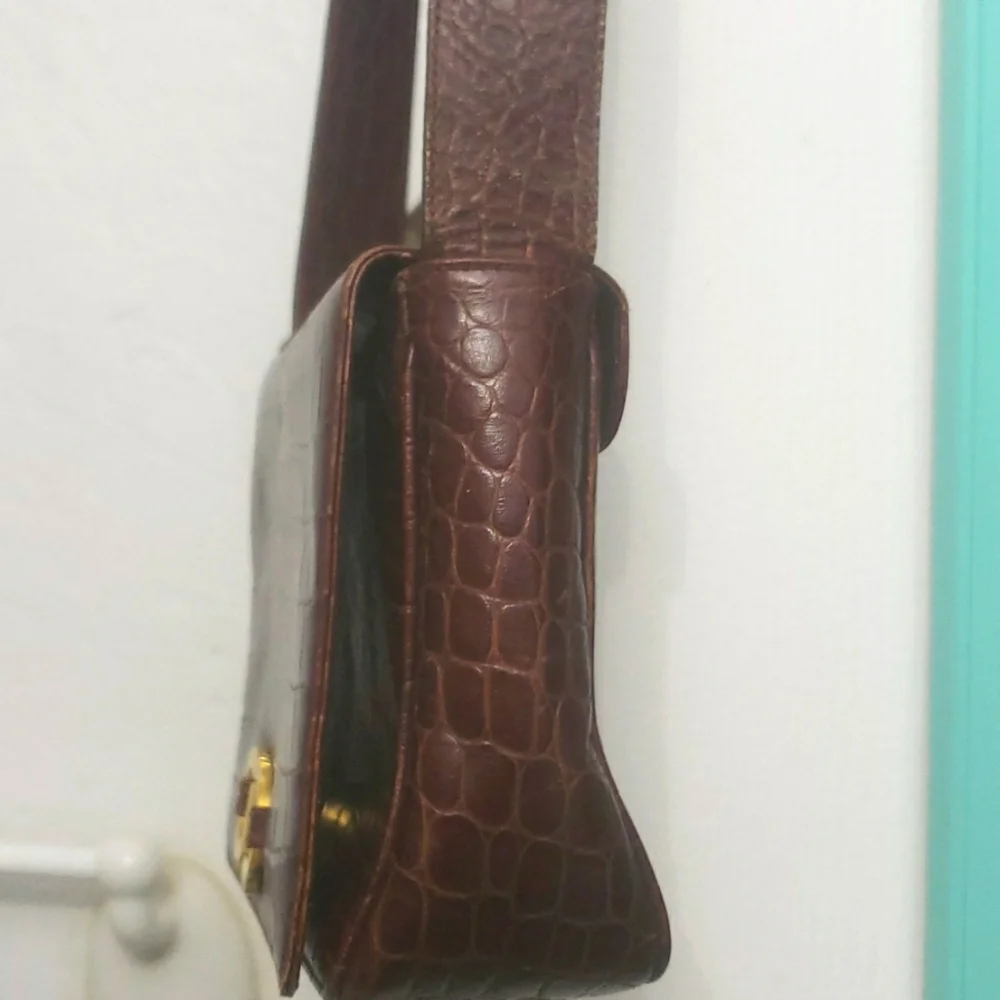 COPY - VINTAGE Salvatore Ferragamo Embossed Made In Italy Purse - Picture 5 of 16